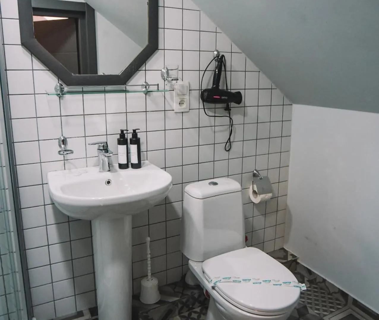Rooftop Grey Apartment At Rustaveli Avenue Tbilisi Georgien